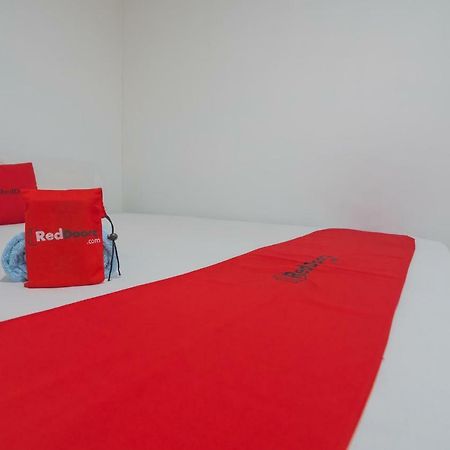 Reddoorz Near Gajah Mada Pontianak Hotel Екстериор снимка