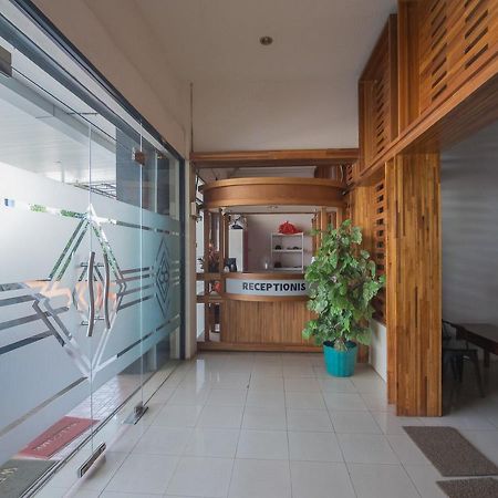 Reddoorz Near Gajah Mada Pontianak Hotel Екстериор снимка