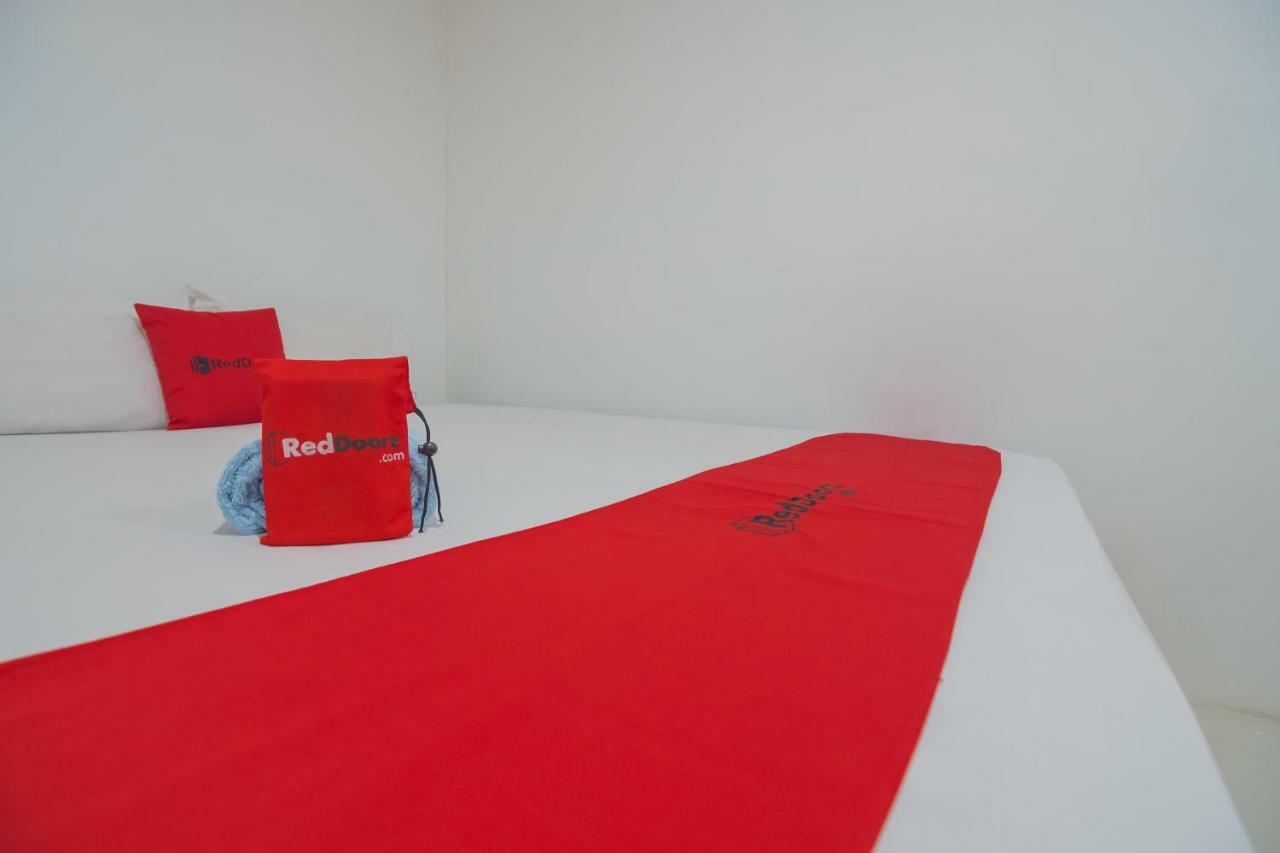 Reddoorz Near Gajah Mada Pontianak Hotel Екстериор снимка