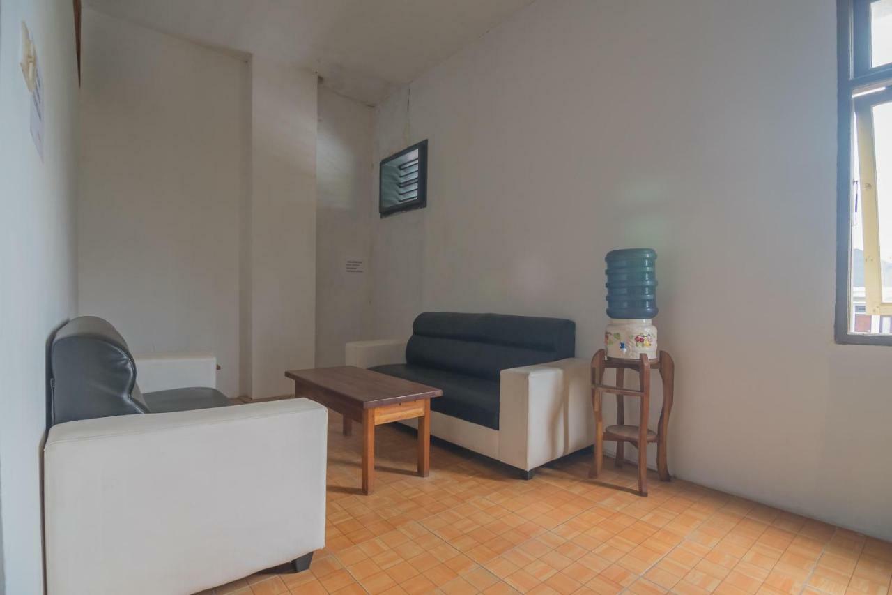 Reddoorz Near Gajah Mada Pontianak Hotel Екстериор снимка