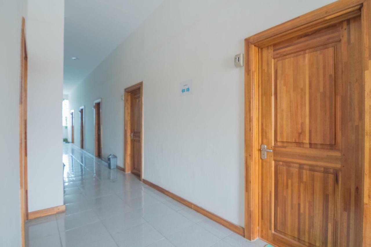 Reddoorz Near Gajah Mada Pontianak Hotel Екстериор снимка